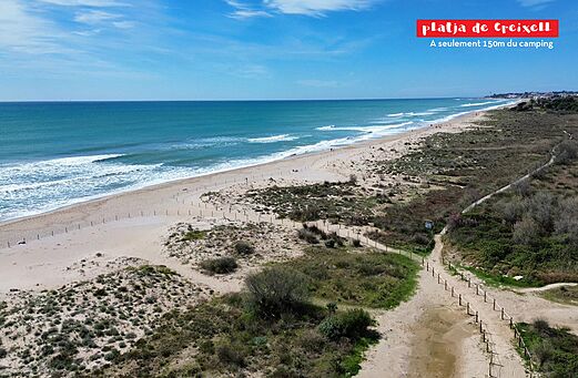 Sandstrand von Creixell, Wellen, am Campingplatz CAPFUN Alba in CREIXELL.