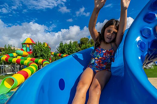 Blue water slide with child, water park CAPFUN Alba in CREIXELL (43).