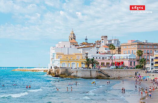 Sitges, K�stenstadt mit lebhaftem Strand und historischen Geb�uden in Katalonien zu entdecken.