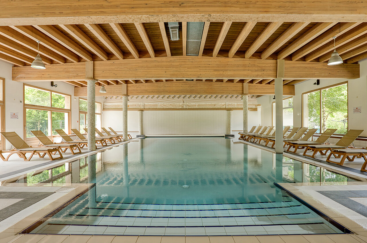 Indoor pool at CLICOCHIC Alpes Lodges campsite in Pralognan la Vanoise (73).
