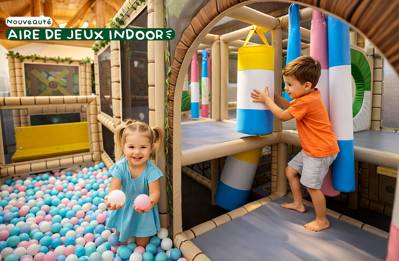 Indoor play area and ball pit at CLICOCHIC Alpes Lodges campsite in Pralognan la Vanoise (73).