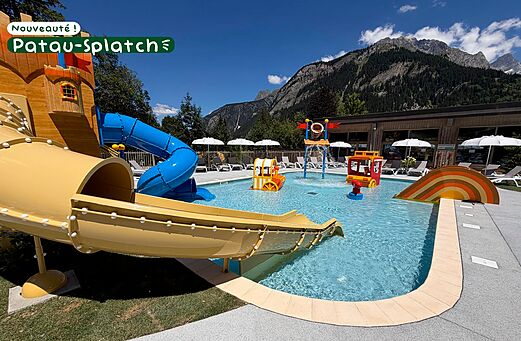 Schwimmbad mit Rutschen und Wasserspielen auf dem Campingplatz CLICOCHIC Alpes Lodges in Pralognan la Vanoise (73).