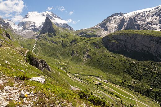 Majest�tische Alpenlandschaft auf dem Campingplatz CLICOCHIC Alpes Lodges in Pralognan la Vanoise (73).