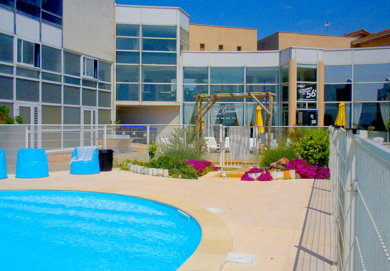 Schwimmbad und Hotel-Residenz auf dem Campingplatz CAPFUN H�tel/R�sidence Oc�ane in Andernos Les Bains (33).