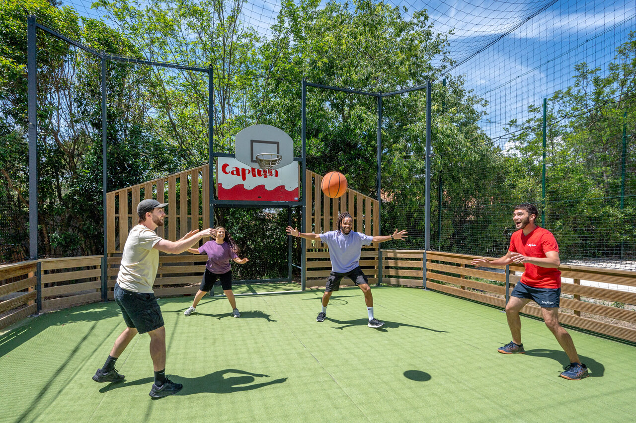 Multisportplatz im CAPFUN Arbois du Castellet in LE CASTELLET (83).