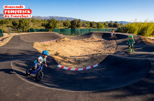 Pumptrack für Kinder und Fahrräder bei CAPFUN Arbois du Castellet (83).