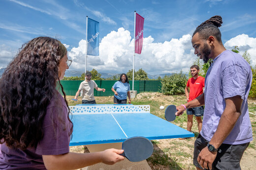 Outdoor table tennis with friends at CAPFUN Arbois du Castellet campsite (83).
