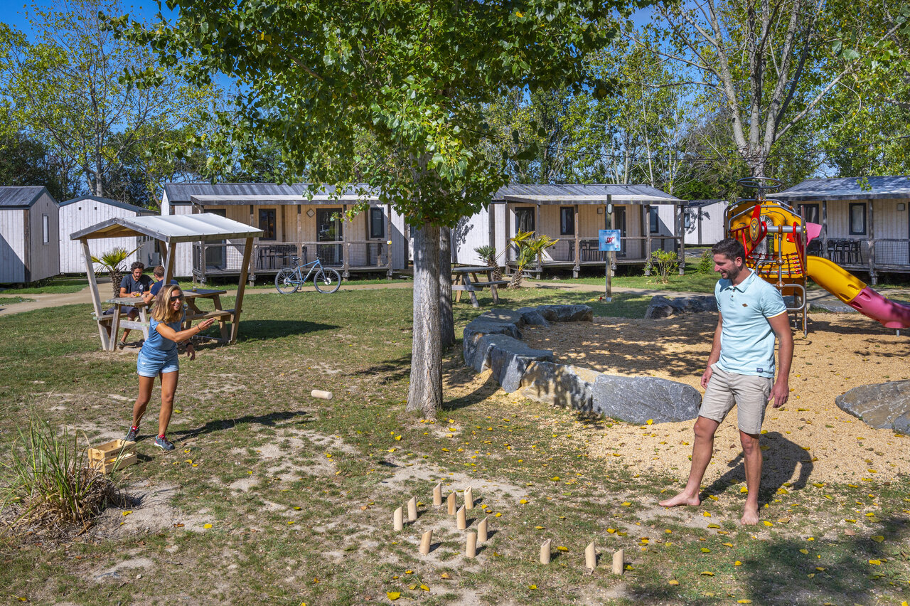 M�lkky spel en stacaravans op CAPFUN Armor H�ol in Piriac sur Mer (44).