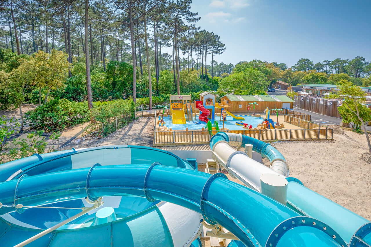 Water slides and kids' splash pool at LIBRANOO Naturiste Arnaoutchot campsite.