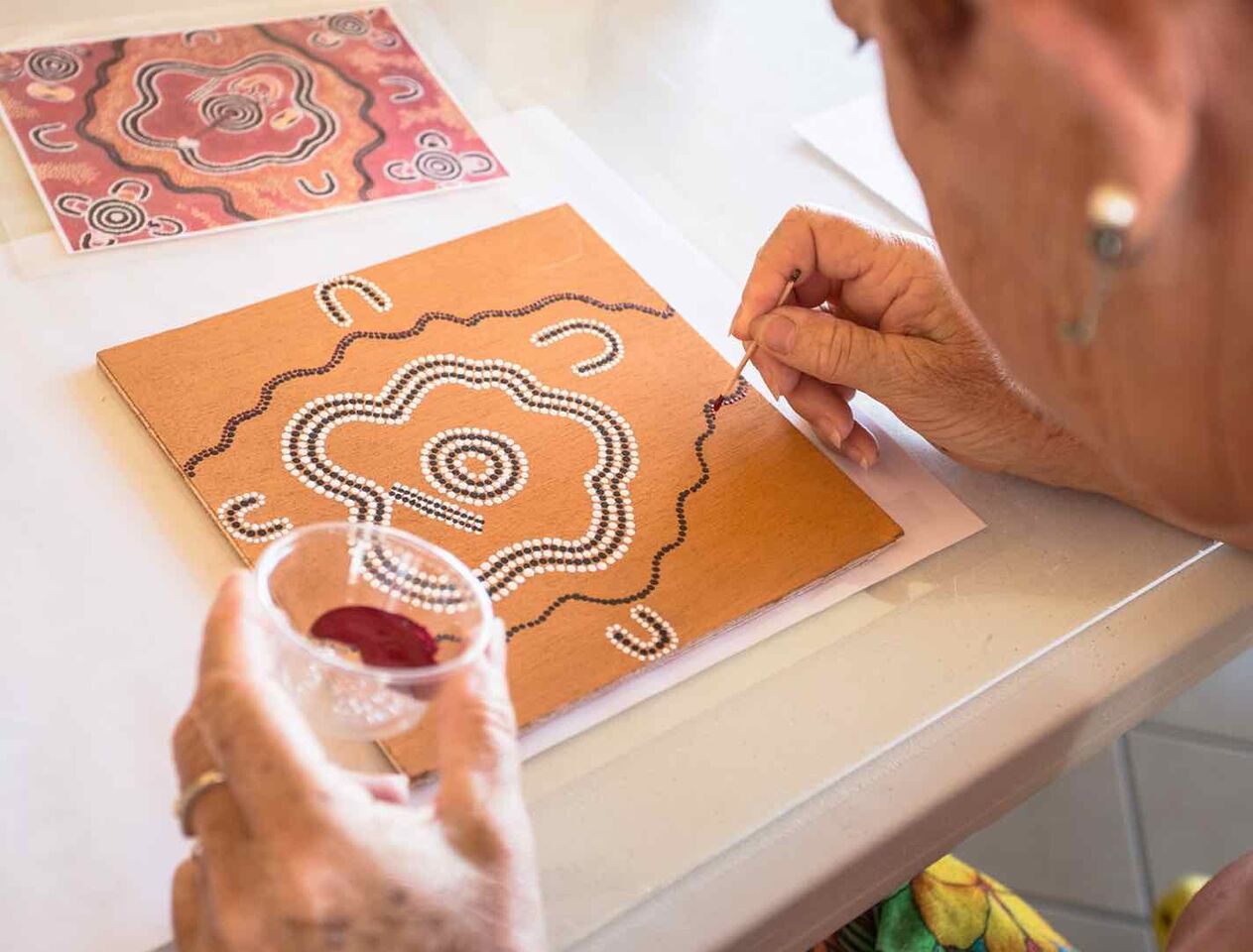 Creative dot painting activity at LIBRANOO Naturiste Arnaoutchot campsite in Veille-Saint-Girons, Landes, France.