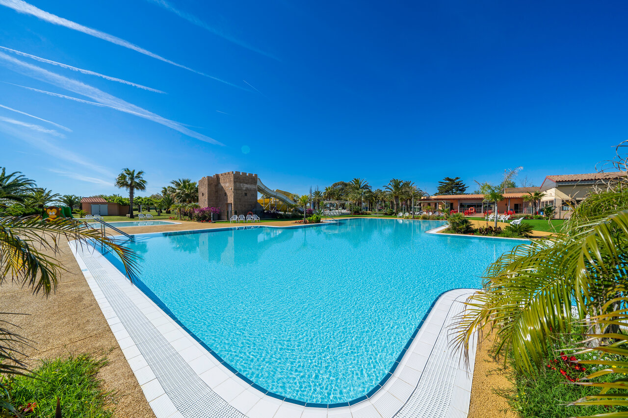 Au�enpool, Wasserrutsche und Burg auf CAPFUN Aube in Deltebre, Tarragona (43).
