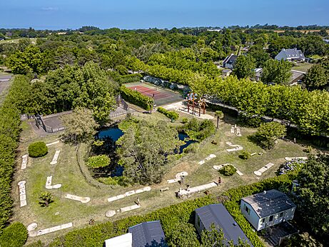 Mini-golf course, tennis court and playground at CLICOCHIC Baie de Douarnenez campsite.