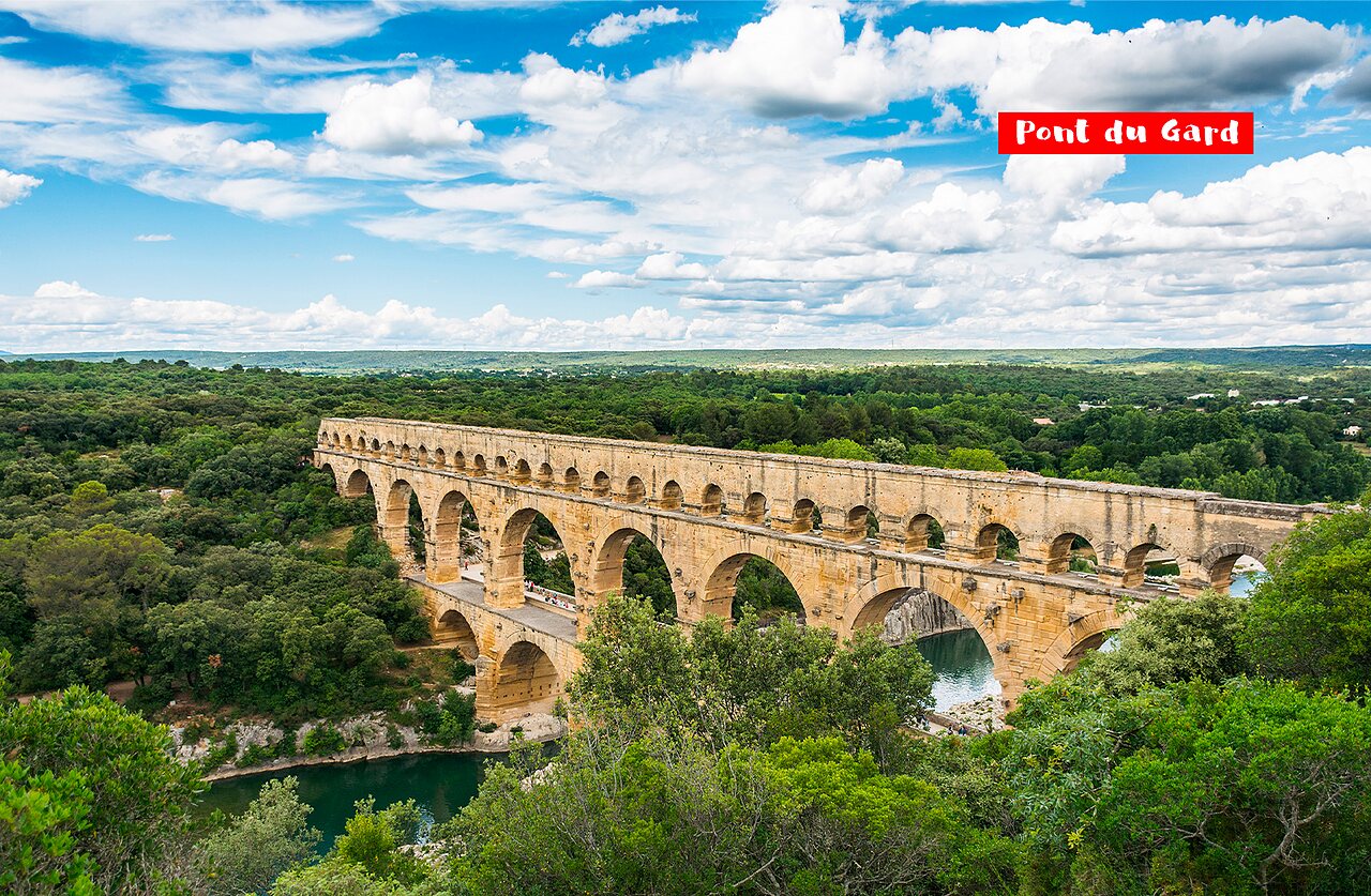 Majest�tischer Pont du Gard, historisches r�misches Aqu�dukt nahe N�mes, Okzitanien.