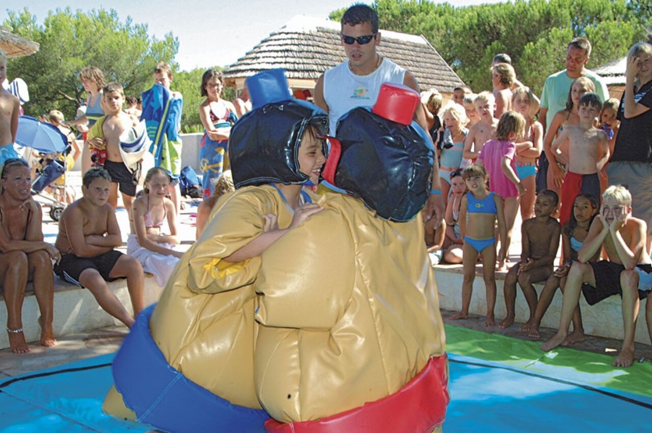 Sumo-Animation f�r Kinder auf CAPFUN La Baume - La Palmeraie in Fr�jus.