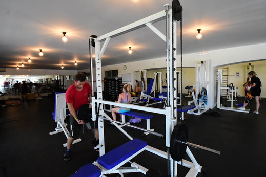 Ausgestatteter Fitnessraum auf dem Campingplatz CAPFUN La Baume - La Palmeraie in Fréjus (83).
