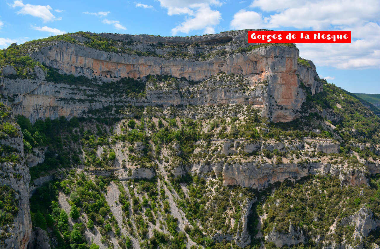 Gorges de la Nesque, impressive limestone cliffs to visit in Provence.