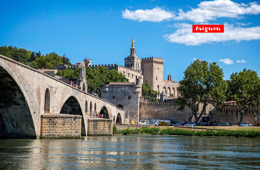 Pont d'Avignon und Papstpalast, historische Denkmäler in der Provence zu besuchen.