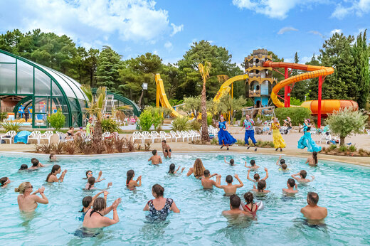 Outdoor pool, aquatic entertainment and water slides at CAPFUN Beauregard campsite in MORNAS (84).
