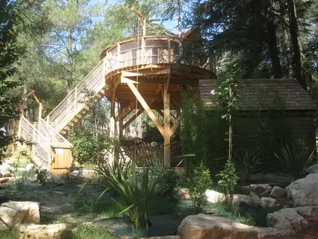 Beauregard : Cabanes dans les arbres, Campingplatz Provence-Alpes-Cte d'Azur