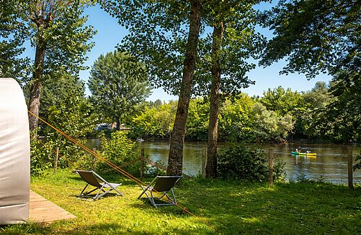 Kajakfahren auf dem Fluss und üppige Natur auf dem Campingplatz CLICOCHIC Beau Rivage in LA ROQUE-GAGEAC (24).