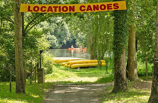 Kanuverleih und Fluss am Campingplatz CLICOCHIC Beau Rivage in LA ROQUE-GAGEAC (24).