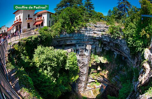 Gouffre de Padirac, beeindruckende Naturhöhle mit Aufzug, zu besichtigen bei Padirac.
