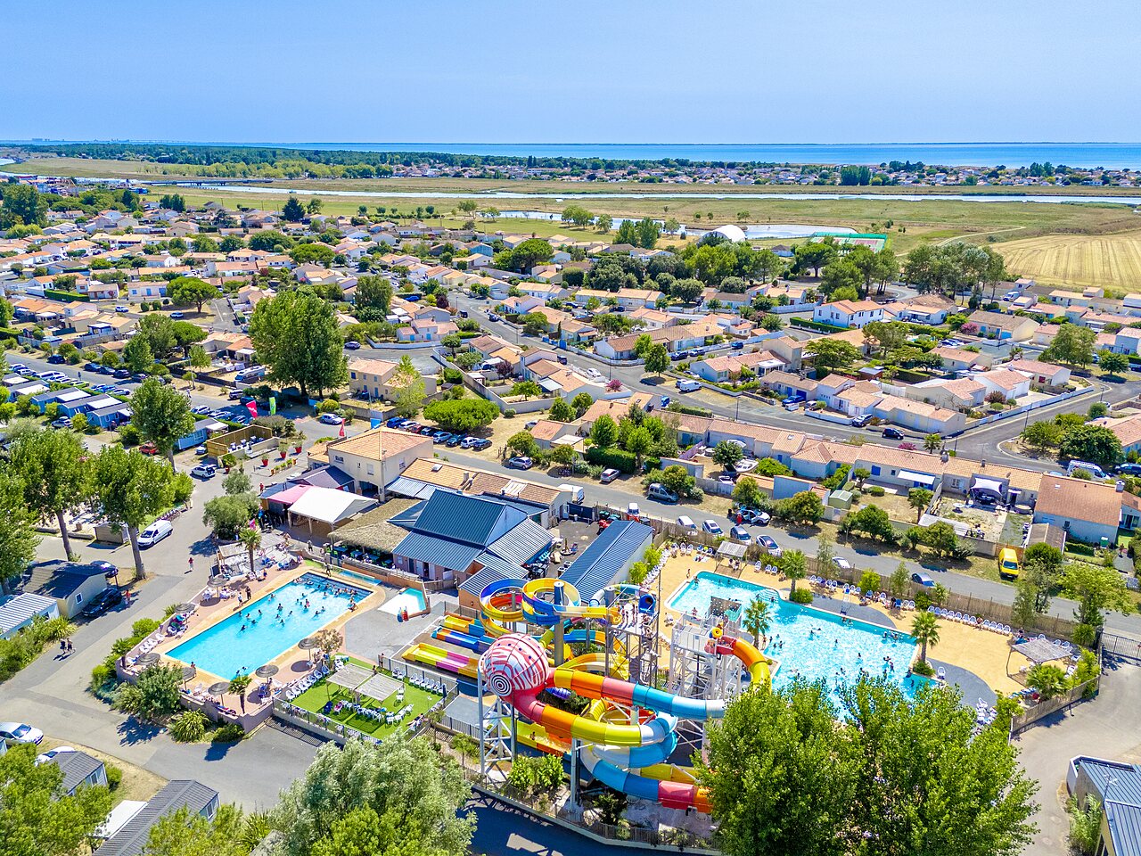 Gro�er Wasserpark auf dem Campingplatz CAPFUN Bel Air in Aiguillon sur Mer (85).