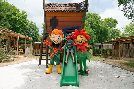 Playground, slide and mascots at CLICOCHIC Bimbo campsite in BISCARROSSE (40).