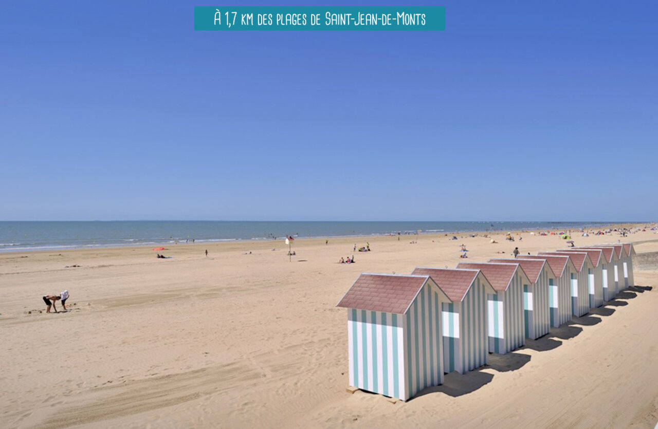 Strand von Saint-Jean-de-Monts mit gestreiften Strandkabinen, Vend�e.