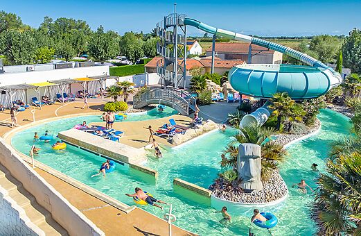 Schwimmbad, Rutschen und Fluss auf dem Campingplatz VAGUES OCEANES Bois Joly in Saint-Jean-de-Monts (85).