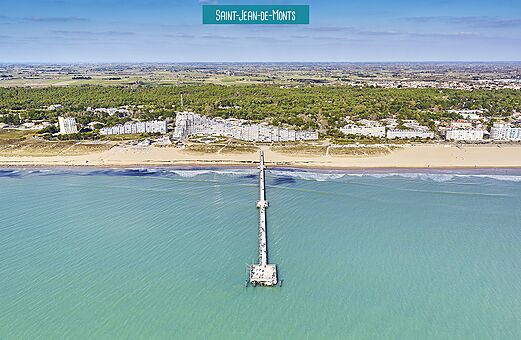 Luftaufnahme des Strandes und Piers von Saint-Jean-de-Monts in der Vend�e.