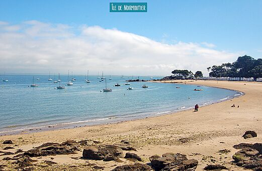 Sandstrand und Boote auf der �le de Noirmoutier, sehenswert in der Vend�e.