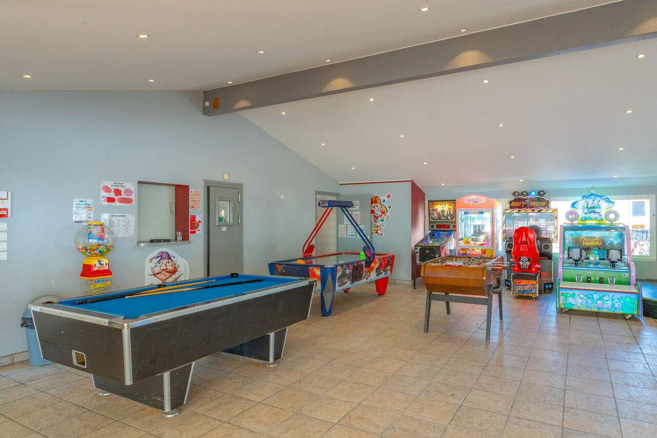 Speelzaal, biljart, airhockey, arcadekasten op CAPFUN Bonne Etoile.