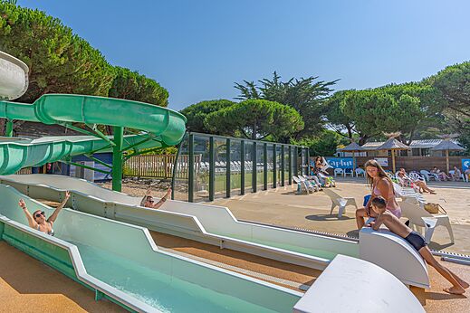 Wasserrutschen und Schwimmbad auf CAPFUN Bonne Etoile in BOIS PLAGE EN RE (17).