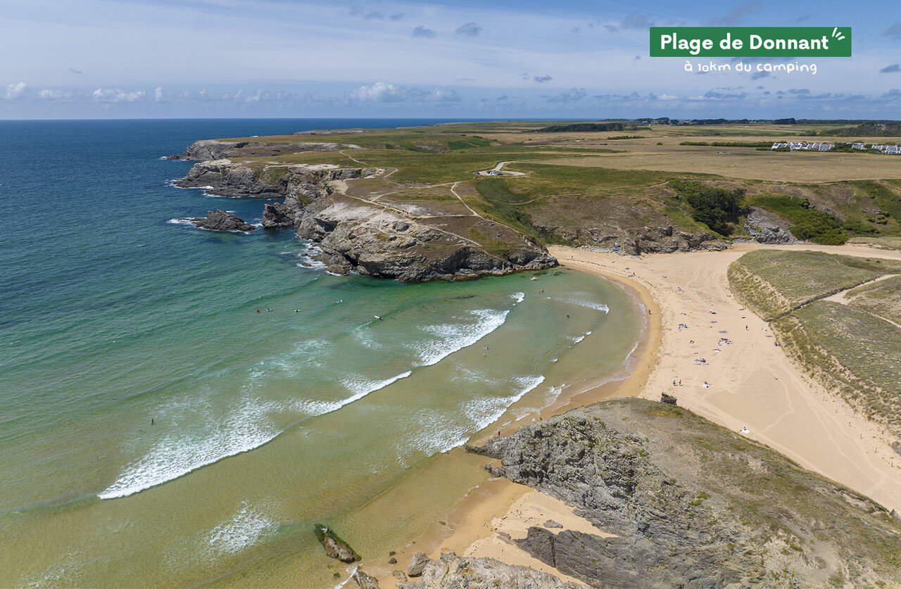 Plage de Donnant, fijn zand en turquoise water, nabij Le Palais.