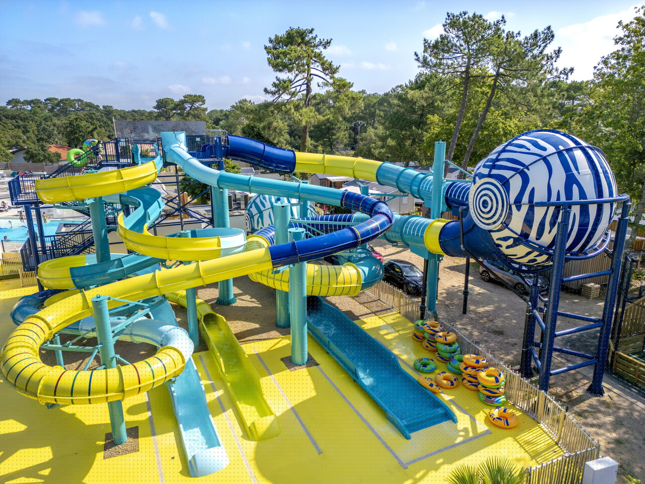 Water park with colorful slides and spherical structure at VAGUES OCEANES Boudigau campsite in LABENNE OCEAN (40).