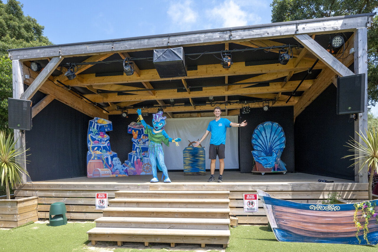 Entertainment stage with animator and mascot at VAGUES OCEANES Boudigau campsite in LABENNE OCEAN (40).