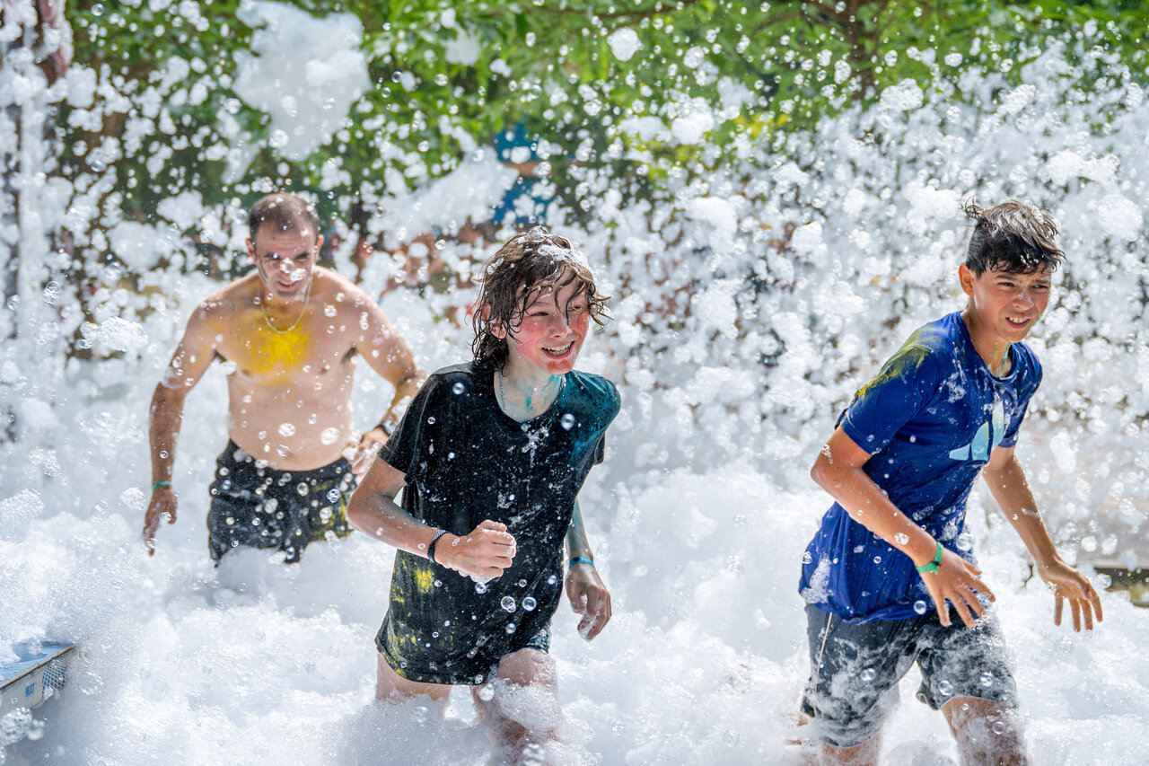Festive foam at VAGUES OCEANES Boudigau campsite in LABENNE OCEAN (40).
