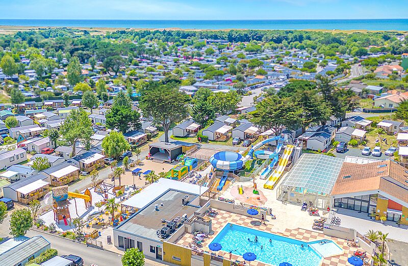 Camping Brandais in Brem sur Mer, Wasserpark - CLICOCHIC