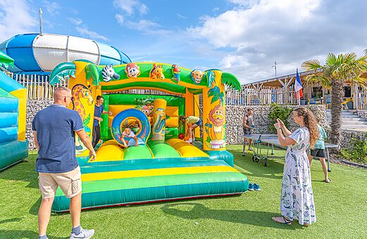Inflatable bouncy castle for children at CLICOCHIC Brandais campsite in Brem sur Mer.