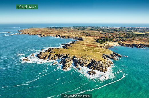 Wilde Küste und Klippen der Île d'Yeu, ein Ausflugsziel in der Vendée.