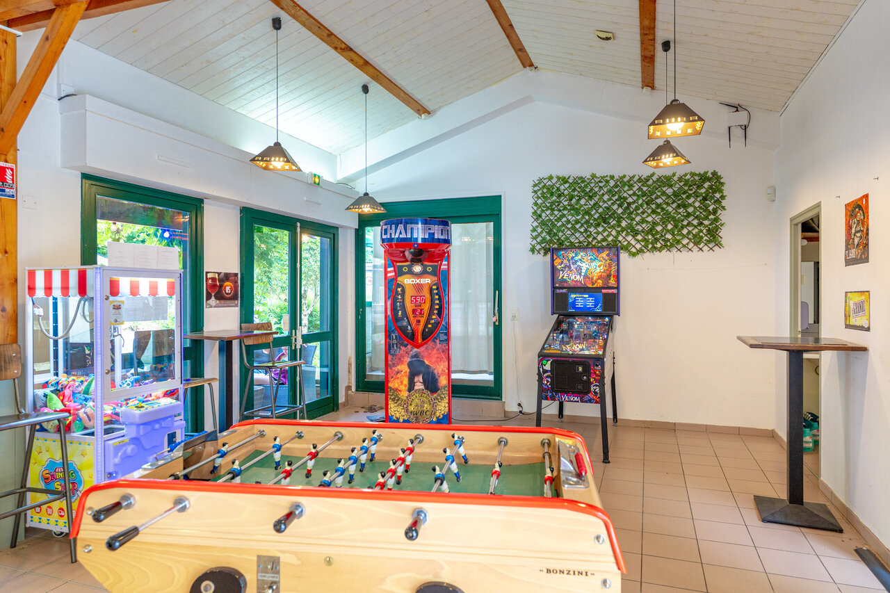 Kicker, Flipper, Arcade-Spiele zur Unterhaltung auf Camping CAPFUN Breteche (85).