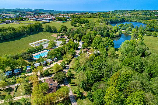 Luftaufnahme Freibad, Mobilheime auf dem Campingplatz CAPFUN Breteche in Les Epesses (85).