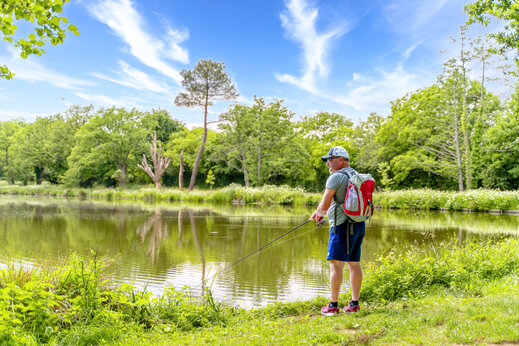 Angler am See, Natur am CAPFUN Breteche in Les Epesses (85).