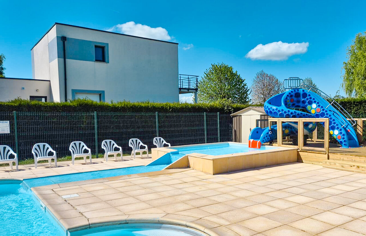 Au�enpool, Wasserrutsche auf dem Campingplatz CLICOCHIC Brise de Cabourg in Varaville (14).