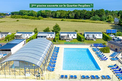 Piscines ext�rieure et couverte, Mobil-homes au camping CLICOCHIC Brise de Cabourg, Varaville (14).