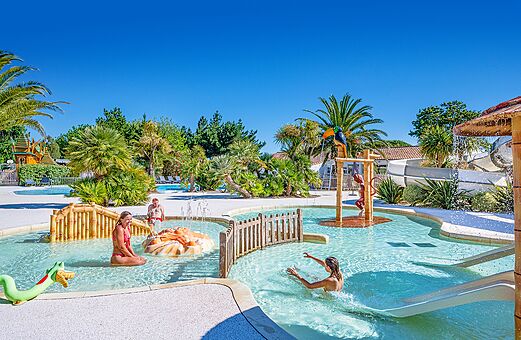 Pools, Rutschen, Wasserspiele auf dem Campingplatz CLICOCHIC Cabanes d Ol�ron in ST GEORGES D'OLERON (17).