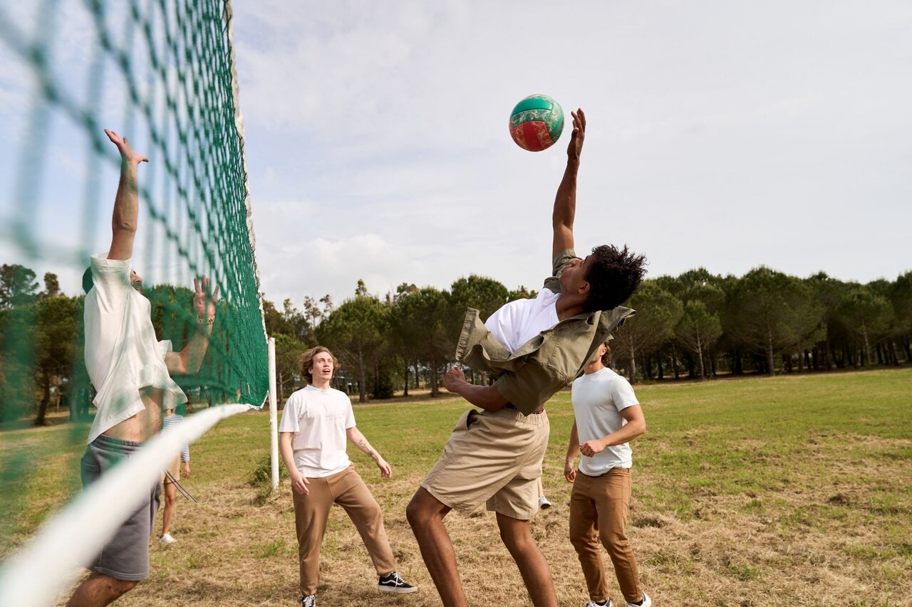 Volleyball auf Camping CAPFUN Campo dei Fiori in Rosignano Marittimo (57).