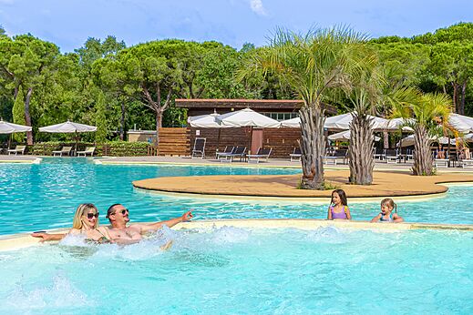 Au�enpool mit Wasserstrahlen, Familie, CAPFUN Campo dei Fiori Rosignano Marittimo.