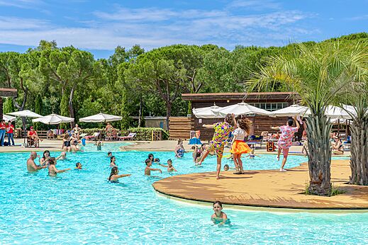 Au�enpool mit Animation und Wasseraktivit�ten auf CAPFUN Campo dei Fiori, Rosignano Marittimo (57).